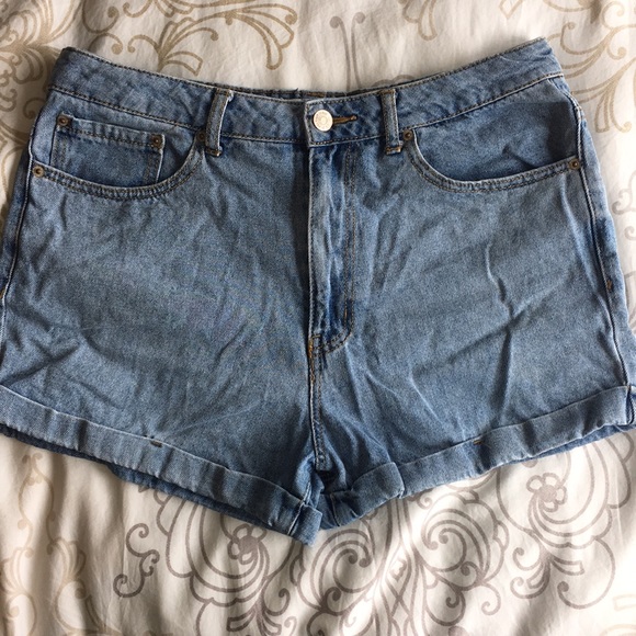 Forever 21 Pants - Forever 21 Light Wash Denim Shorts Size 30 Forever 21 Pants - Forever 21 Light Wash Denim Shorts Size 30
